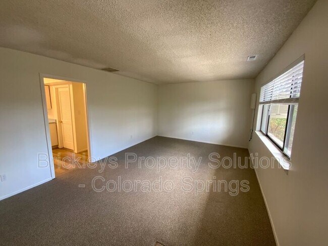 Building Photo - 1303 Holland Park Blvd