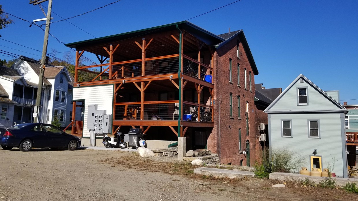 Primary Photo - 33 Bridge St