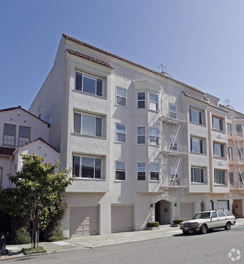 Primary Photo - 2250 Bay St