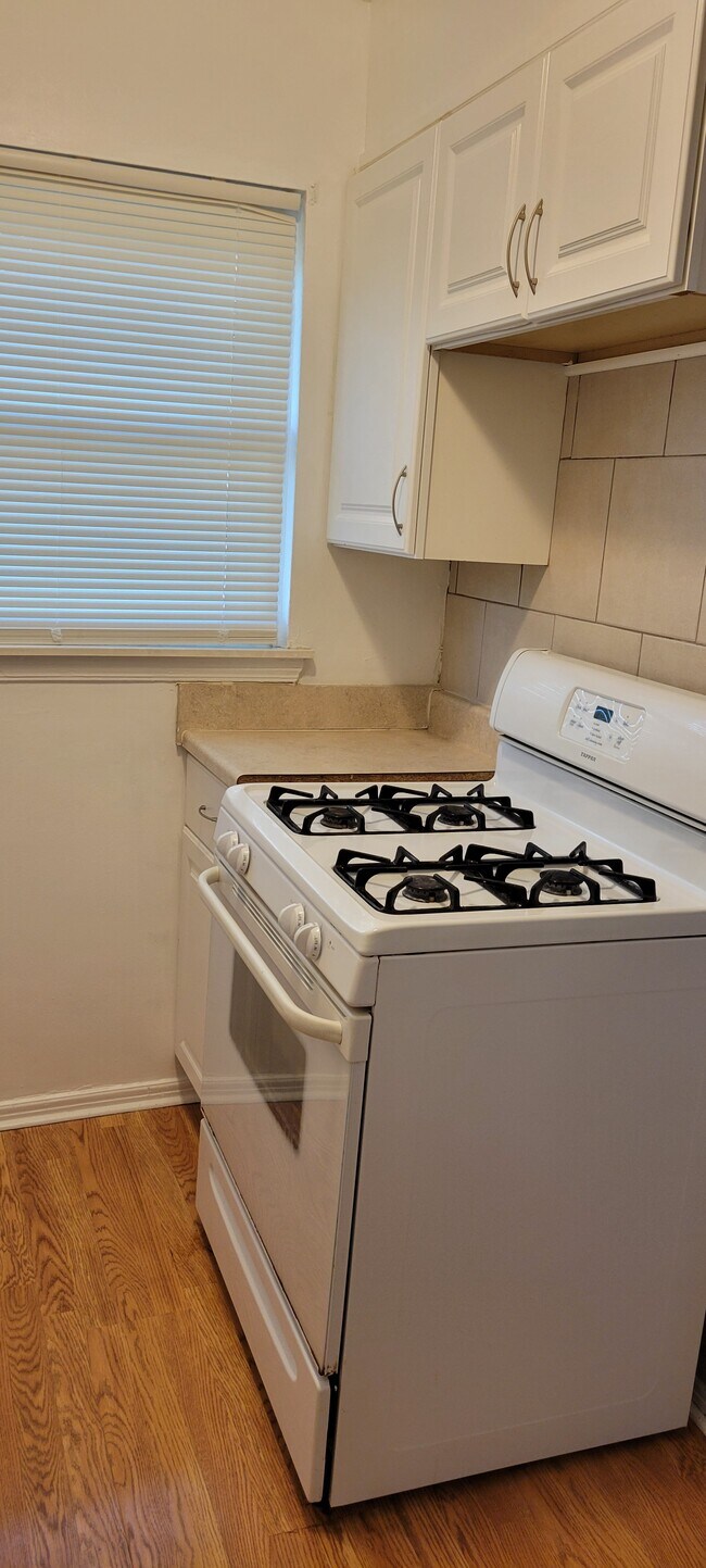 Kitchen - 21501 Kingsville St