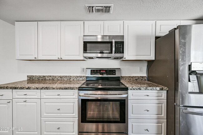 Foto del edificio - 5761 W Cholla St