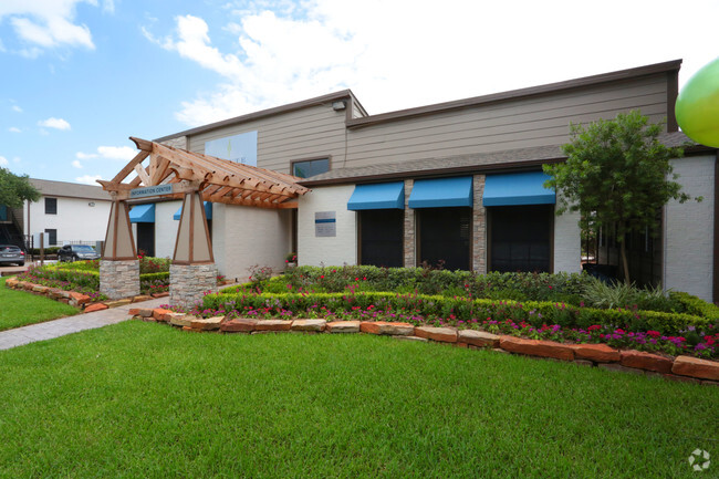 Building Photo - Pointe at Steeplechase