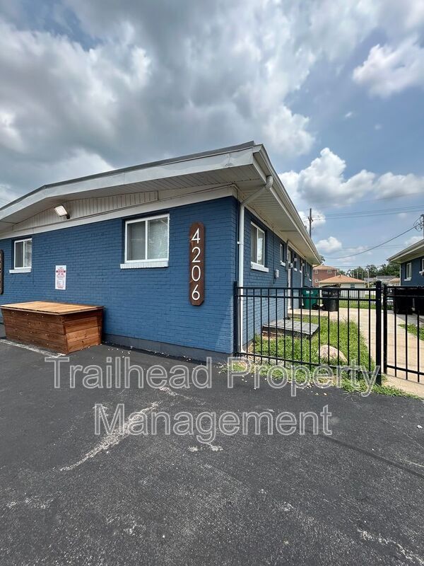 Foto principal - 4206 Lloyd St