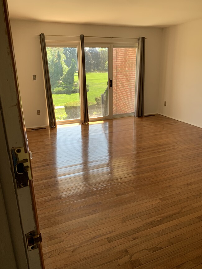 Living Room after entering the unit - 716 E Fox Hills Dr