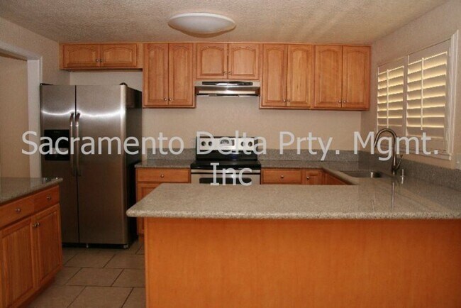 Building Photo - Charming 4 bed/2 bath One Story Home in Va...