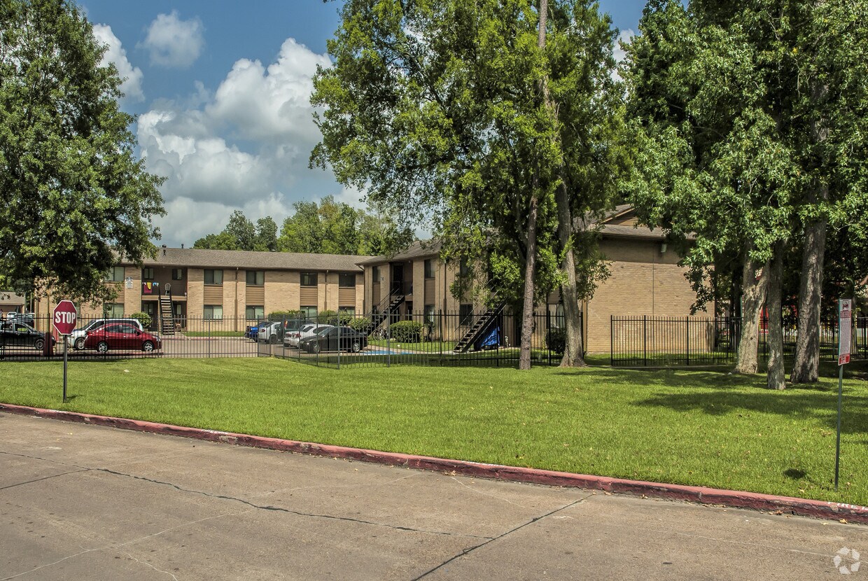 Plymouth Village Apartments Apartments in Beaumont, TX