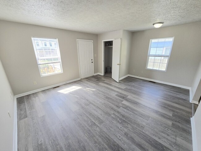 Foto del edificio - ADORABLE THREE BEDROOM SINGLE FAMILY HOME ...