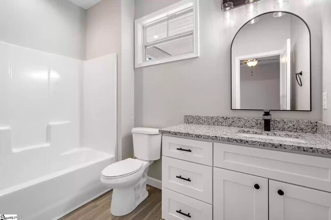 Baño 2 - 13 Bigby St