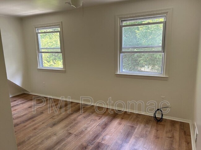 Building Photo - 12803 Leahy Dr