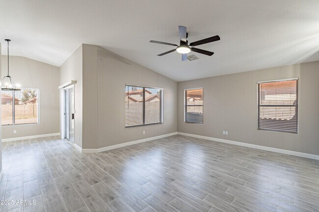 Foto del edificio - 4545 N 67th Ave