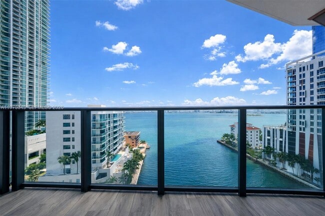 Foto del edificio - 460 NE 28th St