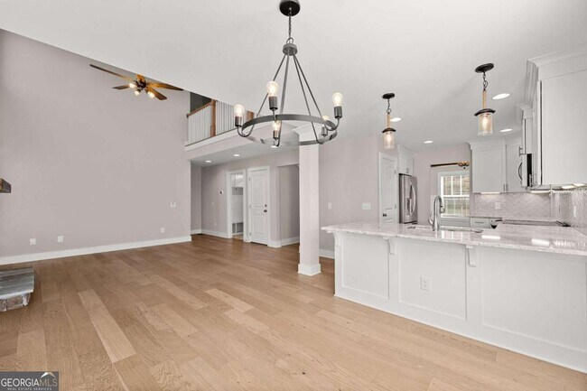 Building Photo - 5685 Mercedes Dr