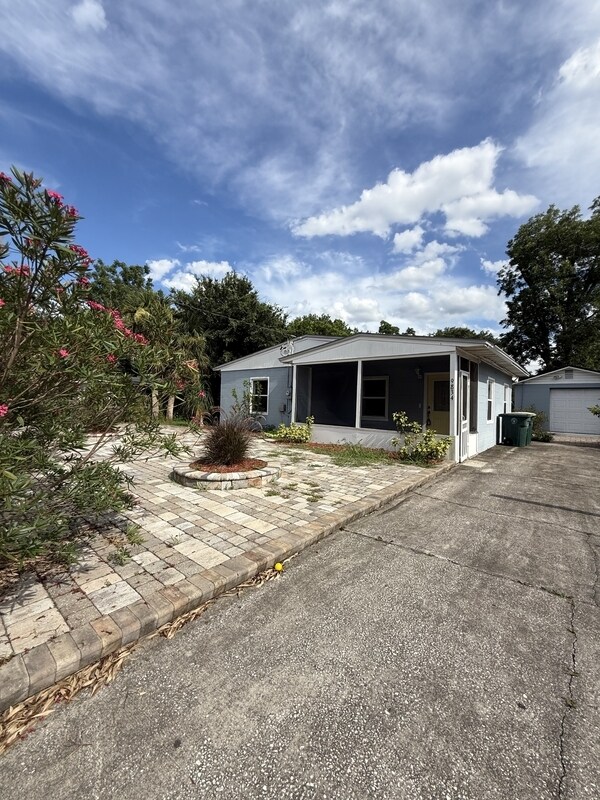 Foto del edificio - 9834 Elaine Rd