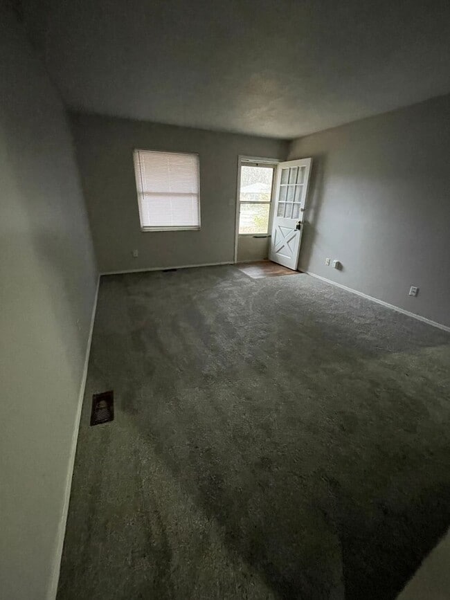 Building Photo - Warren Twp - 3 BR home