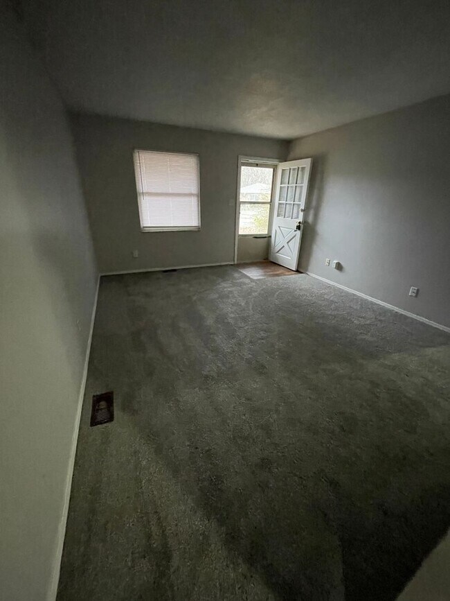 Foto del edificio - Warren Twp - 3 BR home