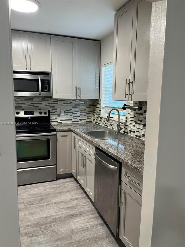 Foto del edificio - 2061 NW 81st Ave