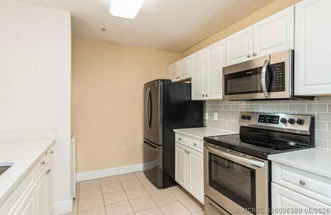 Building Photo - 1200 Town Center Dr