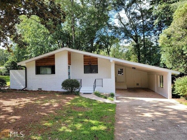 Foto del edificio - 208 Elm Dr