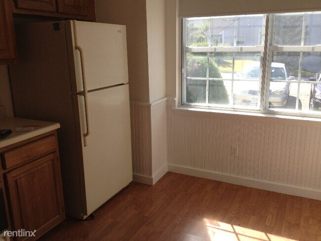 Building Photo - 2 br, 2.5 bath Townhome - 37 Spruce St