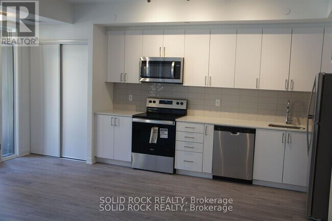 Photo du bâtiment - 4035-4035 Hickory Dr