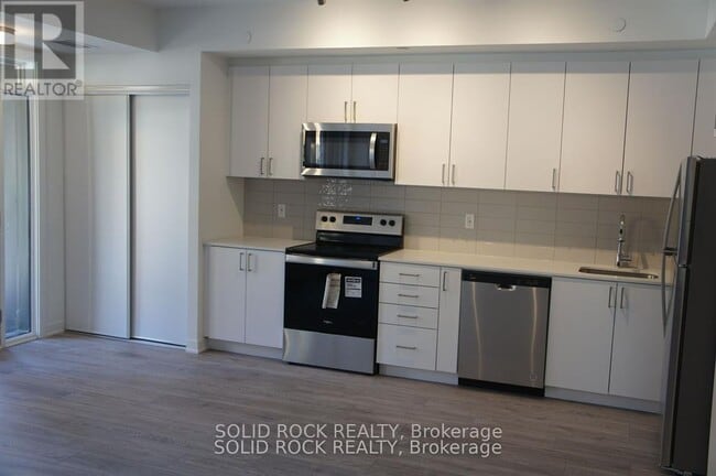 Building Photo - 4035 Hickory Dr