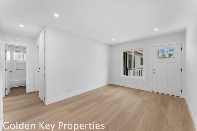 Foto del edificio - Beautifully remodeled apartment in South Oceanside just a few blocks from the beach!