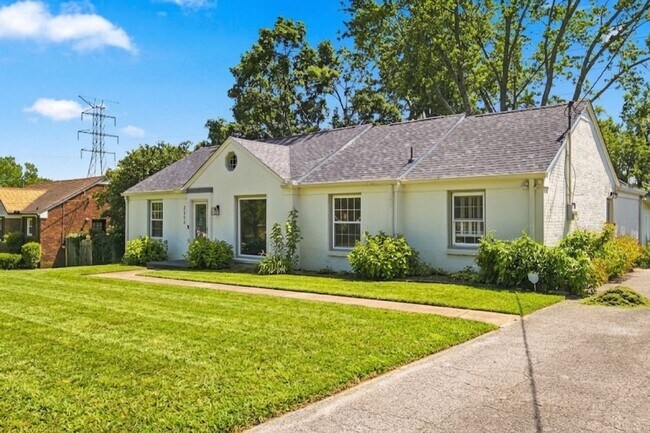 Building Photo - 2317 Deerwood Rd