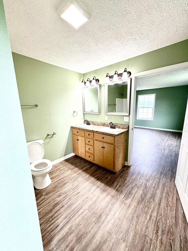 Foto del edificio - Large home for rent!