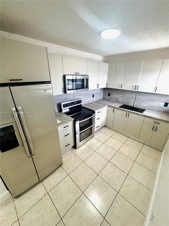 Foto del edificio - 1130 W 37th St