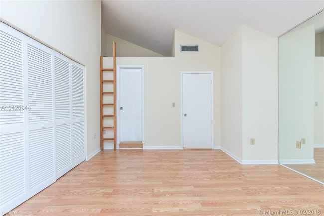 Building Photo - 2 br, 1.5 bath  - Dadeland Cove