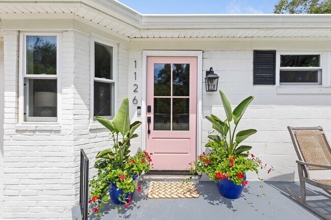 Foto del edificio - 1126 Pleasant Pines St
