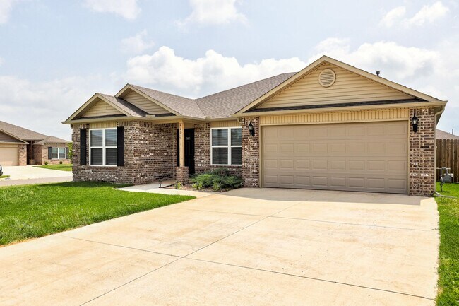 Building Photo - Charming 4-Bedroom Home on a Corner Lot in...
