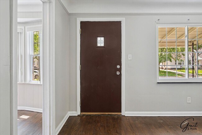Building Photo - $1450 3 bedroom bungalow