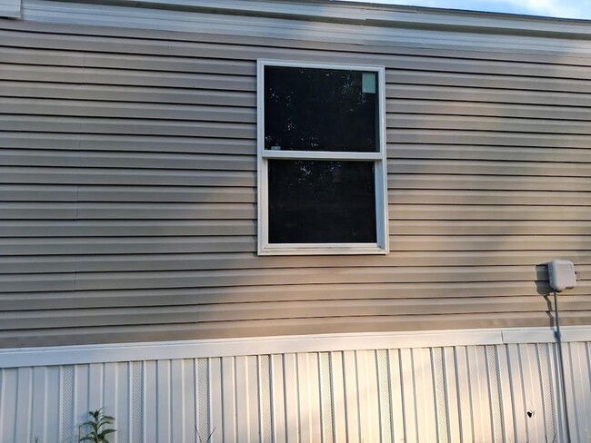 Building Photo - 249 Ceceile St