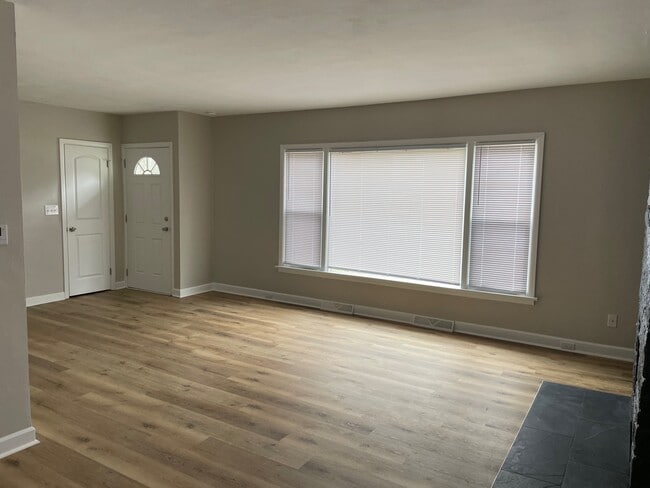 Building Photo - 1066 Northview Dr