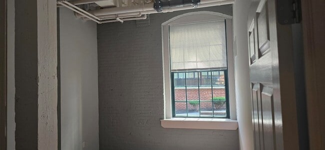 Building Photo - 160 Lafayette St