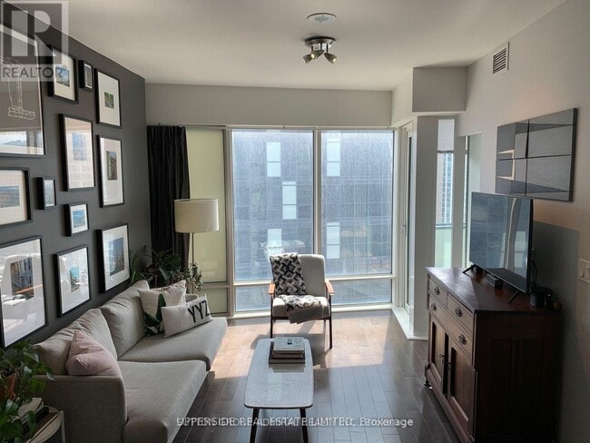 Building Photo - 8 The Esplanade