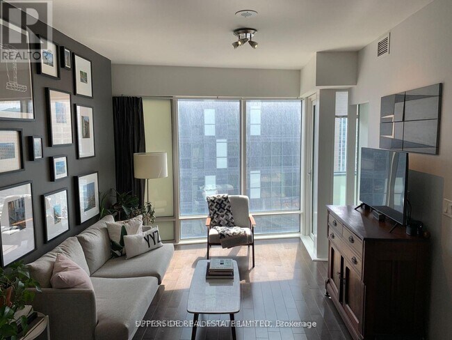 Photo du bâtiment - 8 The Esplanade