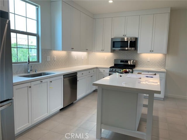 Building Photo - 302 Floral View