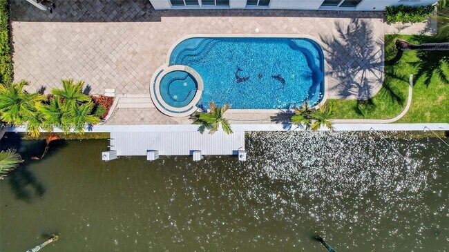 Foto del edificio - 2816 NE 24th Pl