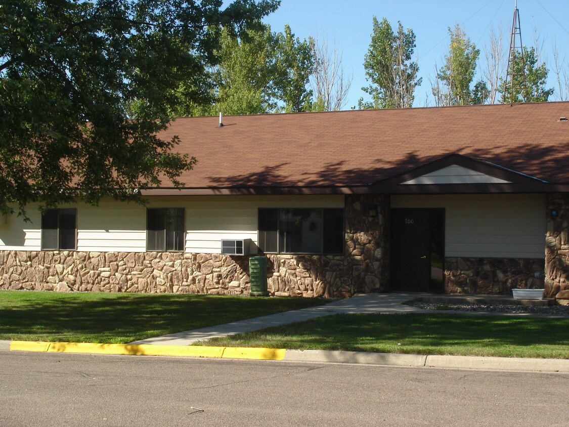 Primary Photo - 700 Oak St