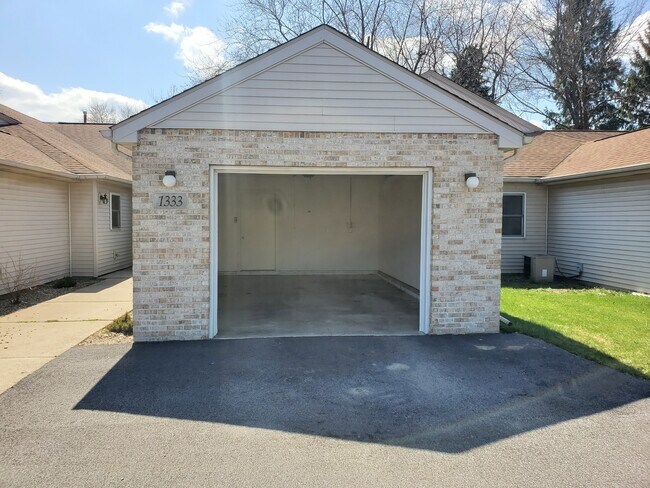 Building Photo - 1341 Lake Charles Ave