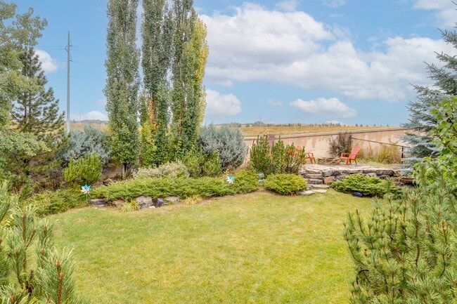 Building Photo - 354 Discovery Ridge Way SW