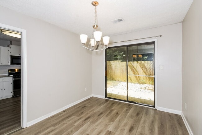 Foto del edificio - 440 Creekside Ct