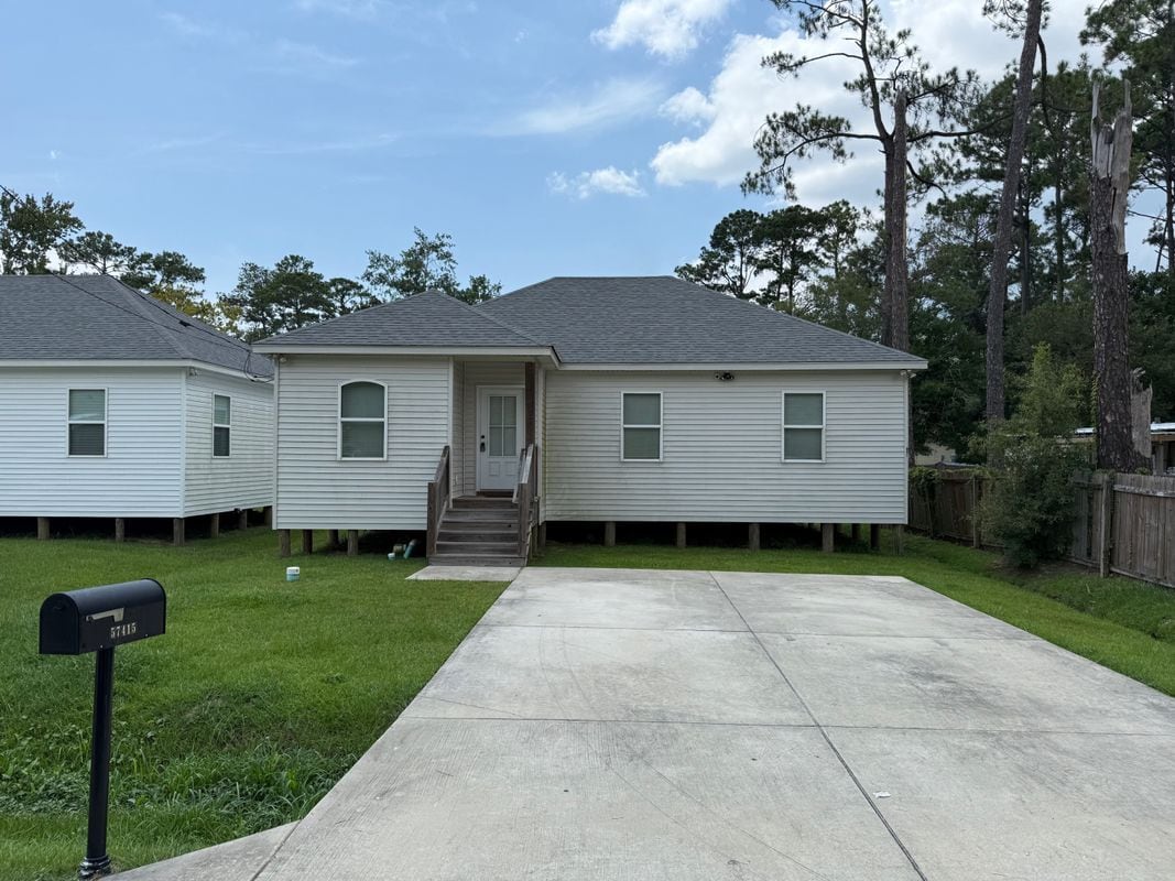 Primary Photo - 57415 Oak Ave