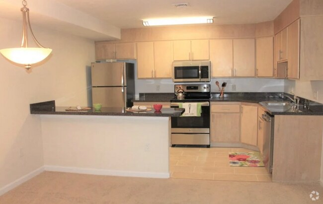 Building Photo - 10 Waterfall Dr