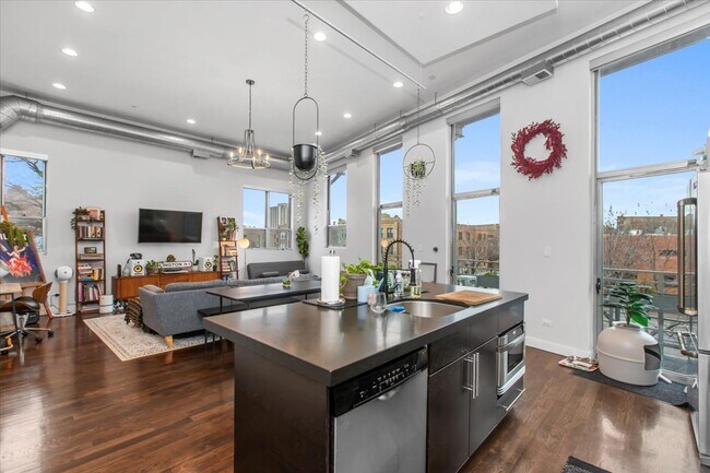 Foto del edificio - 2411 W Walton St