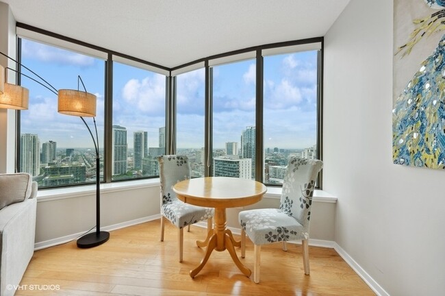 Building Photo - 400 N La Salle Dr