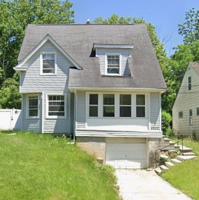 Building Photo - 4955 E 141st St