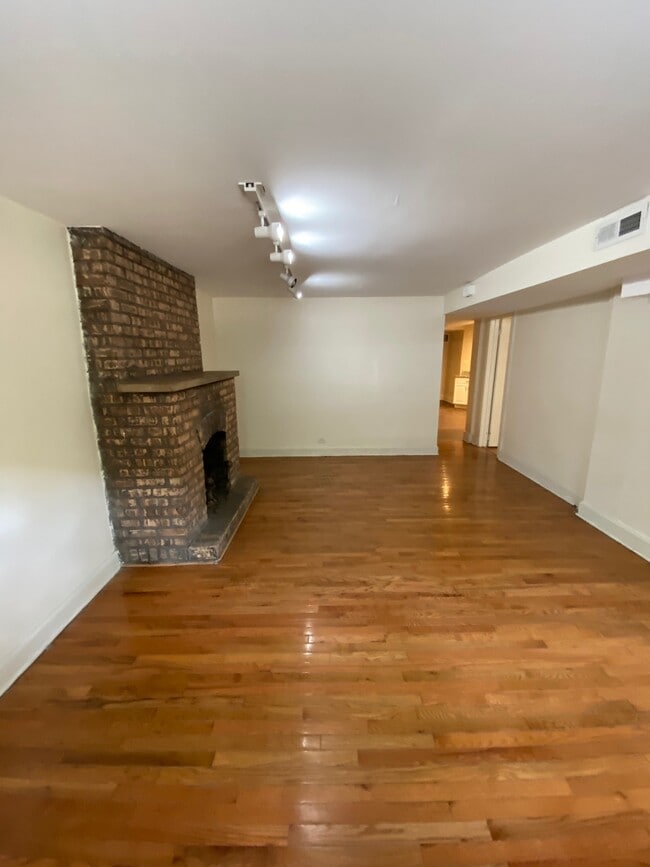 Building Photo - 2242 N Halsted St